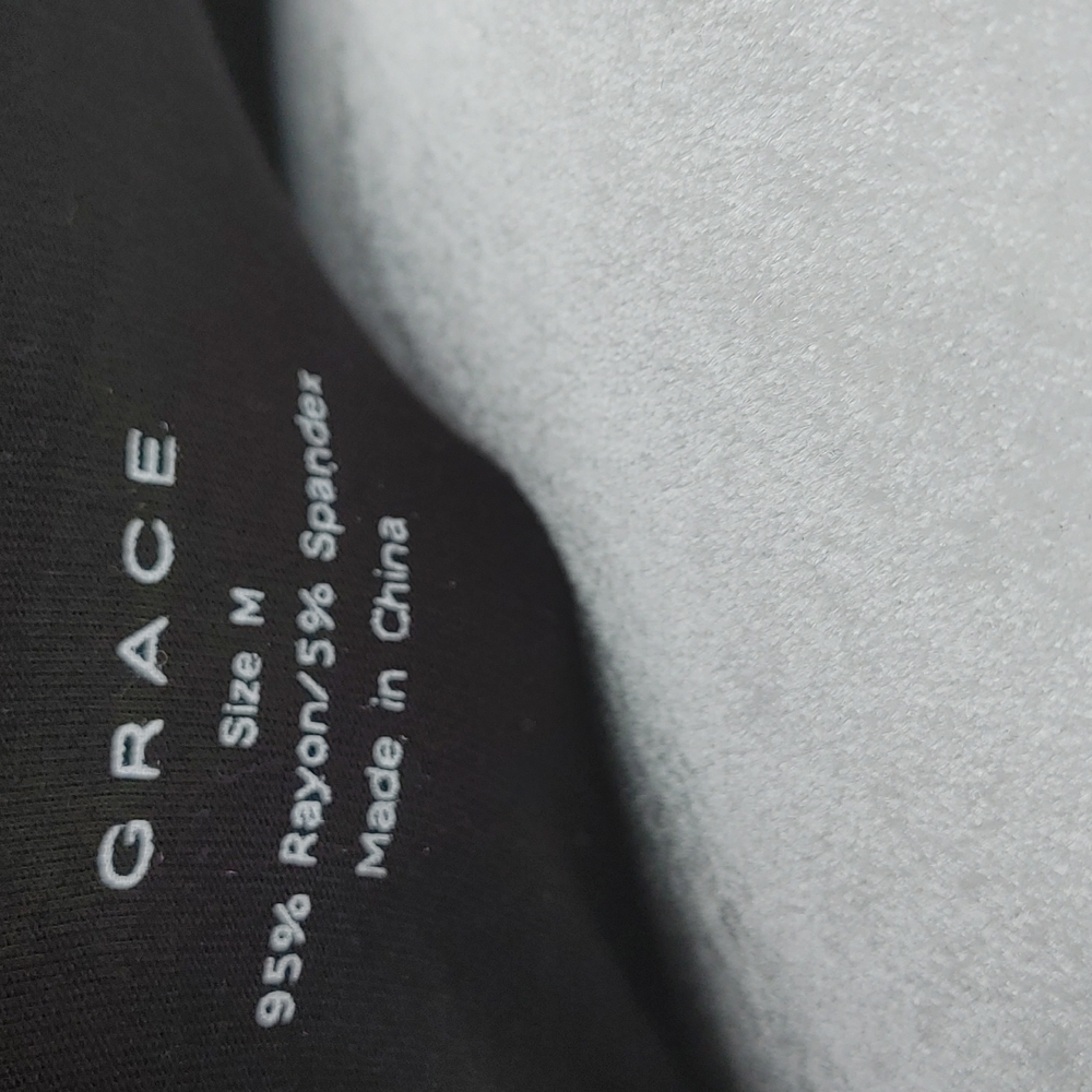 Grace Black Shrit with Flower Detail Size M - Picture 4 of 4